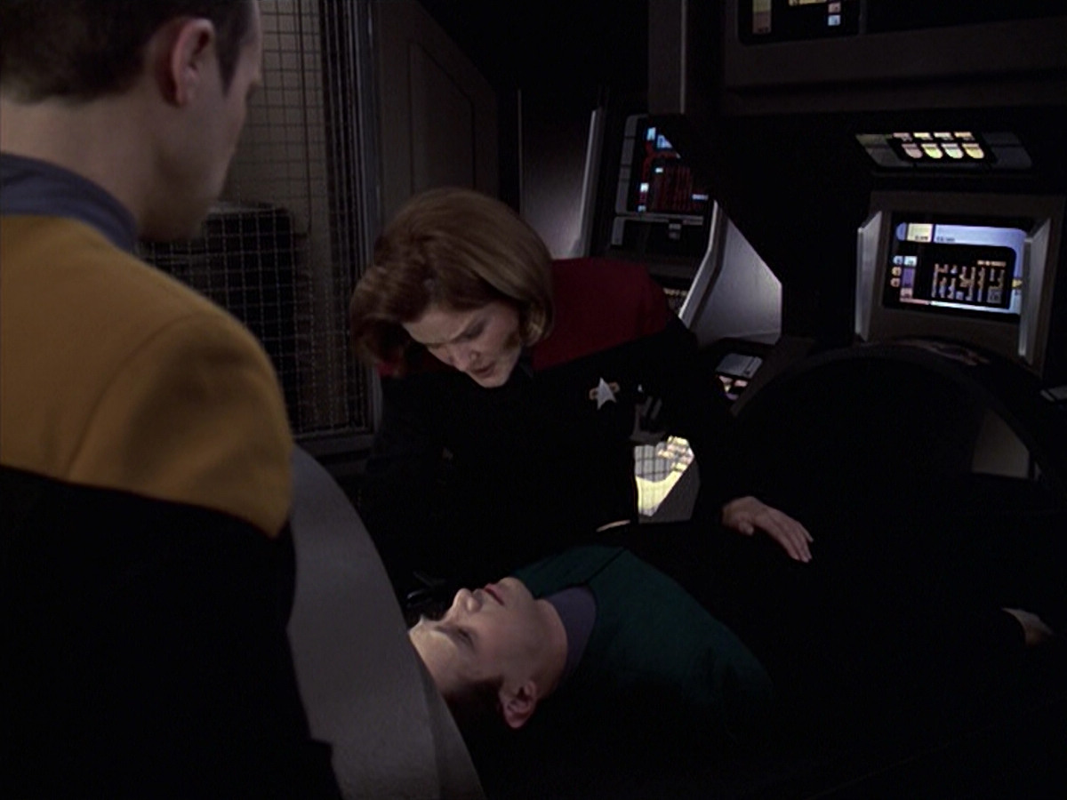 extant_StarTrek_VOY_6x20-GoodShepherd_02700.jpg