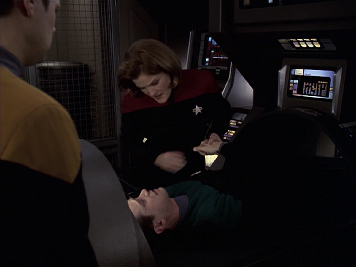 extant_StarTrek_VOY_6x20-GoodShepherd_02721.jpg