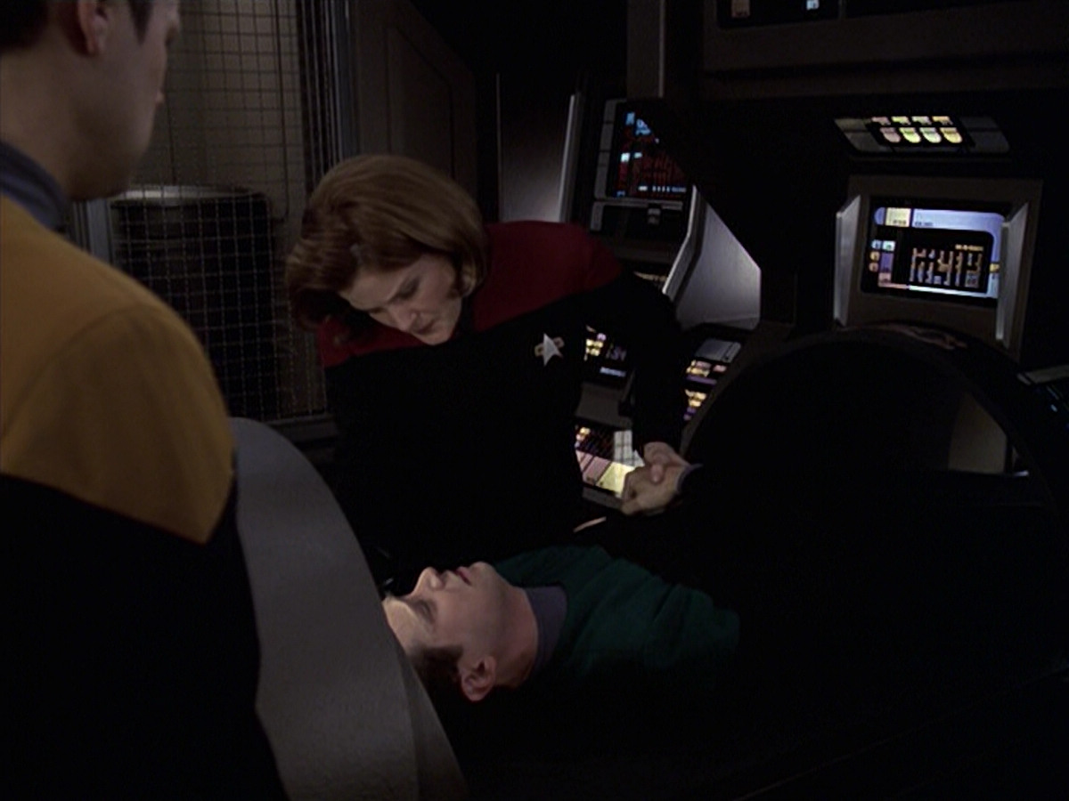 extant_StarTrek_VOY_6x20-GoodShepherd_02722.jpg