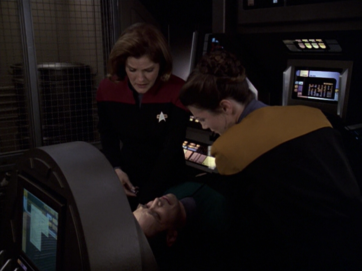 extant_StarTrek_VOY_6x20-GoodShepherd_02761.jpg