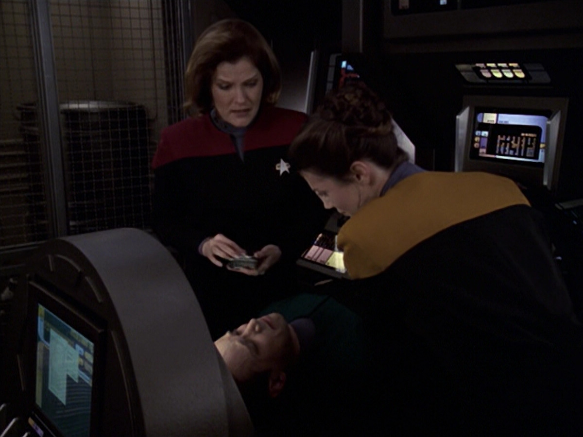 extant_StarTrek_VOY_6x20-GoodShepherd_02762.jpg