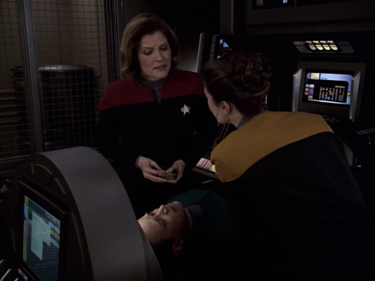 extant_StarTrek_VOY_6x20-GoodShepherd_02763.jpg