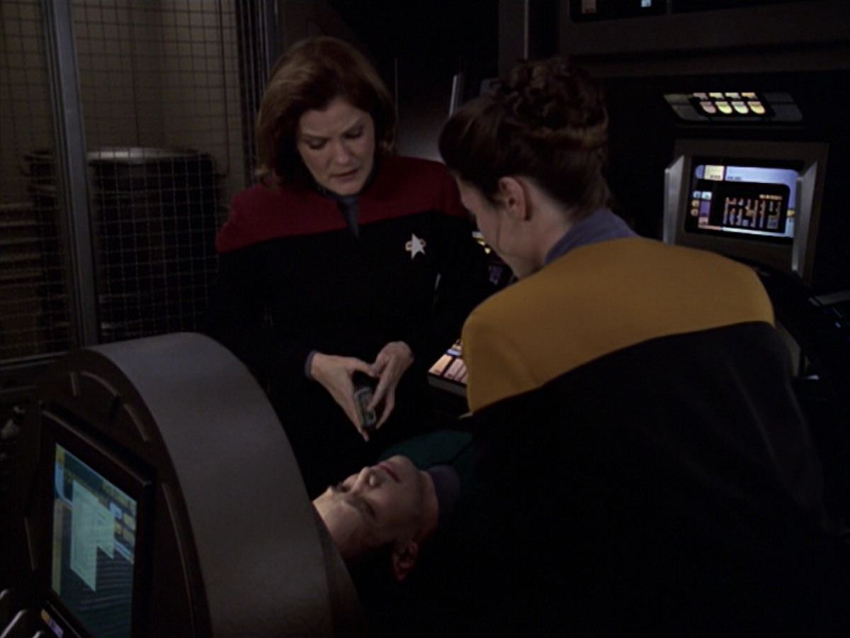 extant_StarTrek_VOY_6x20-GoodShepherd_02764.jpg