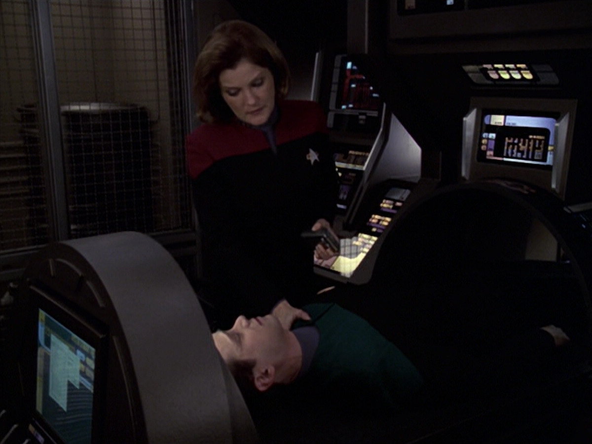 extant_StarTrek_VOY_6x20-GoodShepherd_02770.jpg