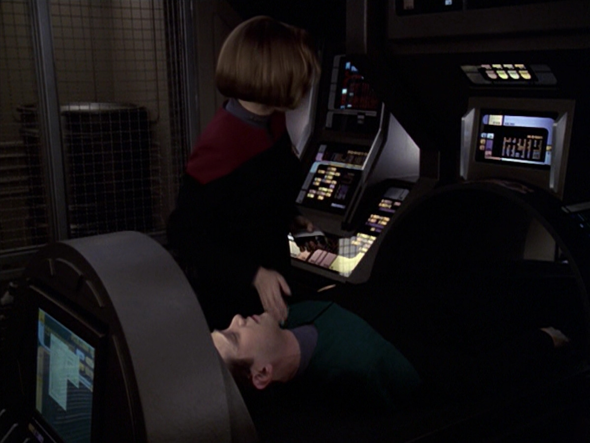 extant_StarTrek_VOY_6x20-GoodShepherd_02771.jpg