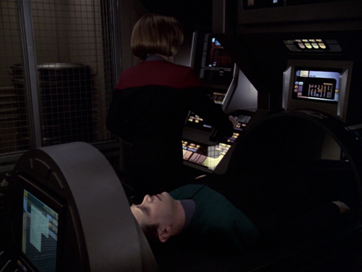 extant_StarTrek_VOY_6x20-GoodShepherd_02772.jpg