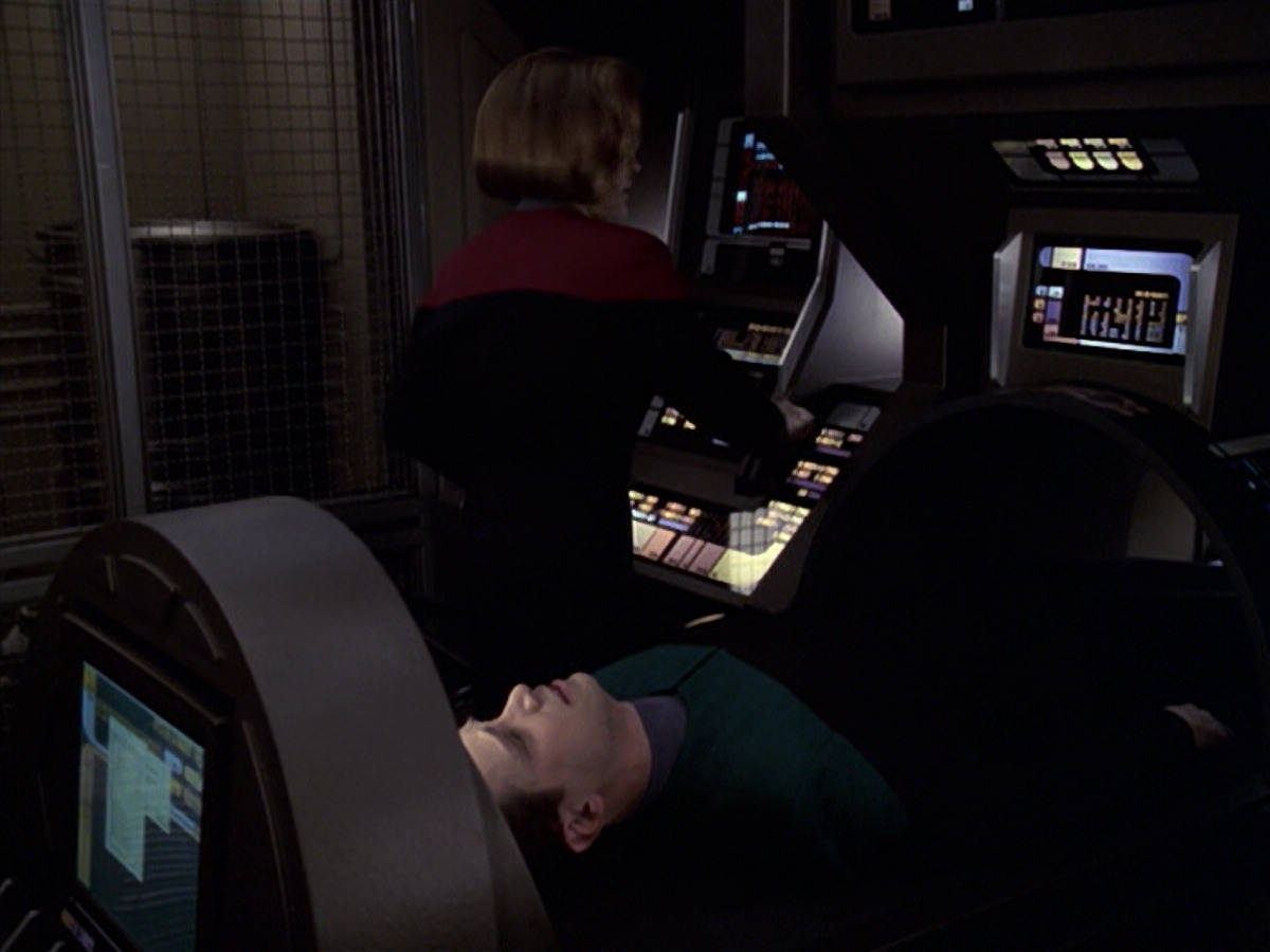 extant_StarTrek_VOY_6x20-GoodShepherd_02773.jpg