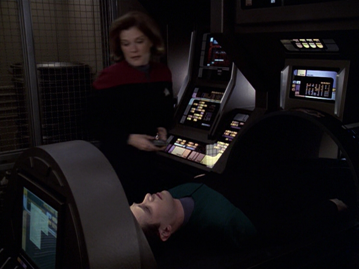 extant_StarTrek_VOY_6x20-GoodShepherd_02774.jpg