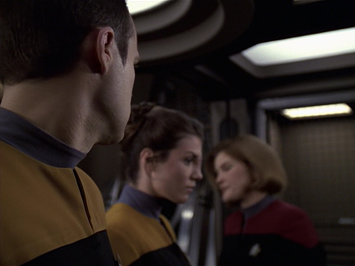 extant_StarTrek_VOY_6x20-GoodShepherd_02779.jpg