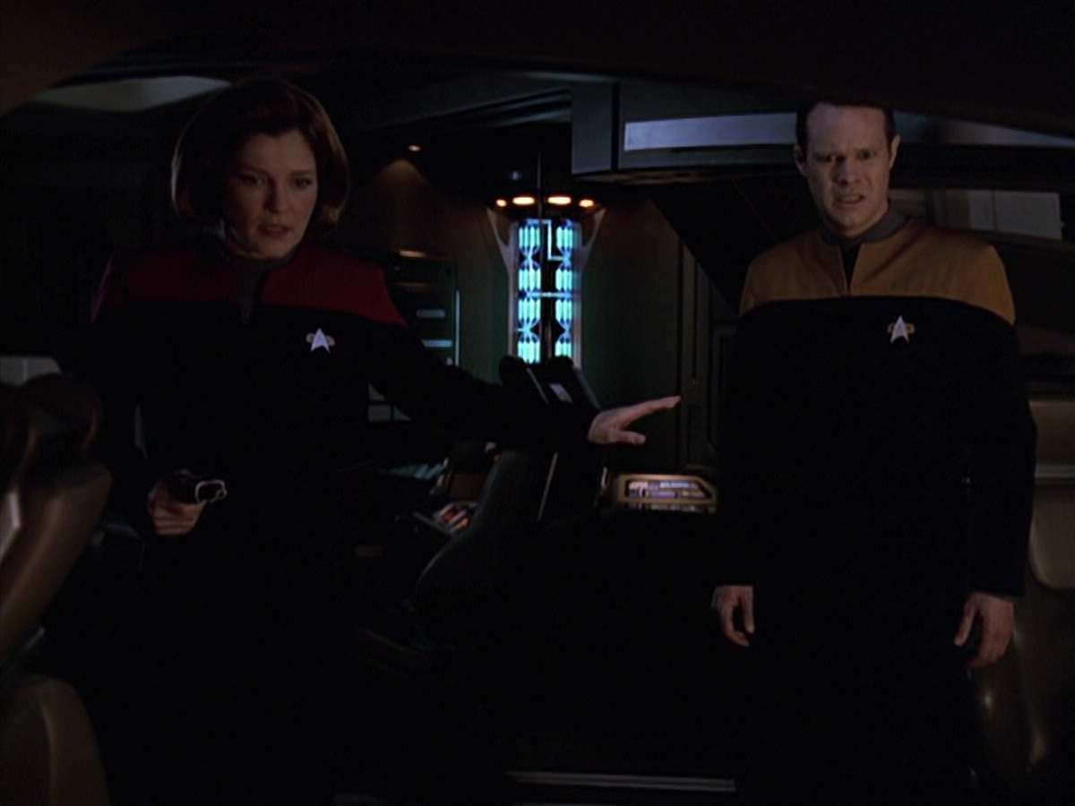 extant_StarTrek_VOY_6x20-GoodShepherd_03045.jpg