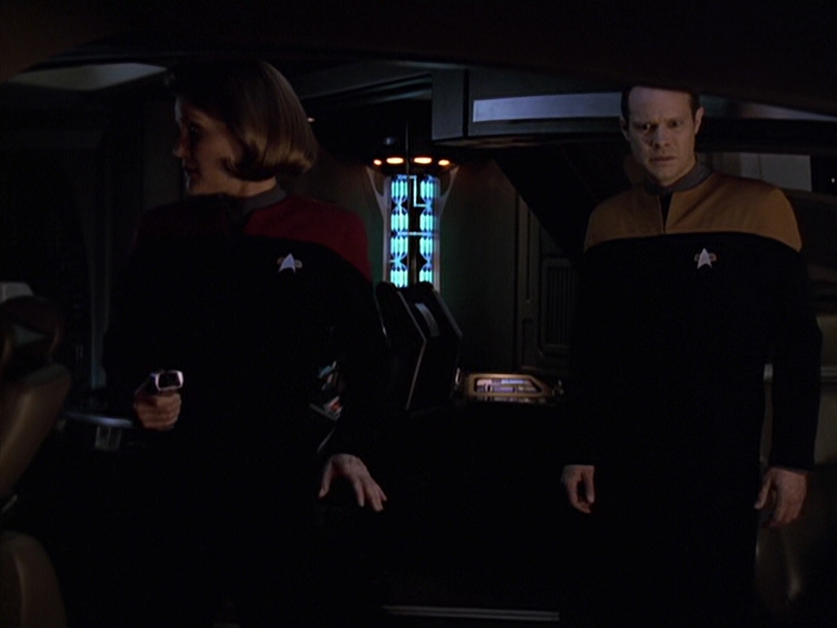 extant_StarTrek_VOY_6x20-GoodShepherd_03047.jpg