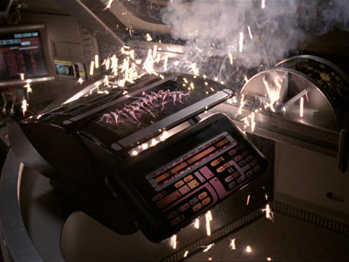 extant_StarTrek_VOY_6x20-GoodShepherd_03052.jpg