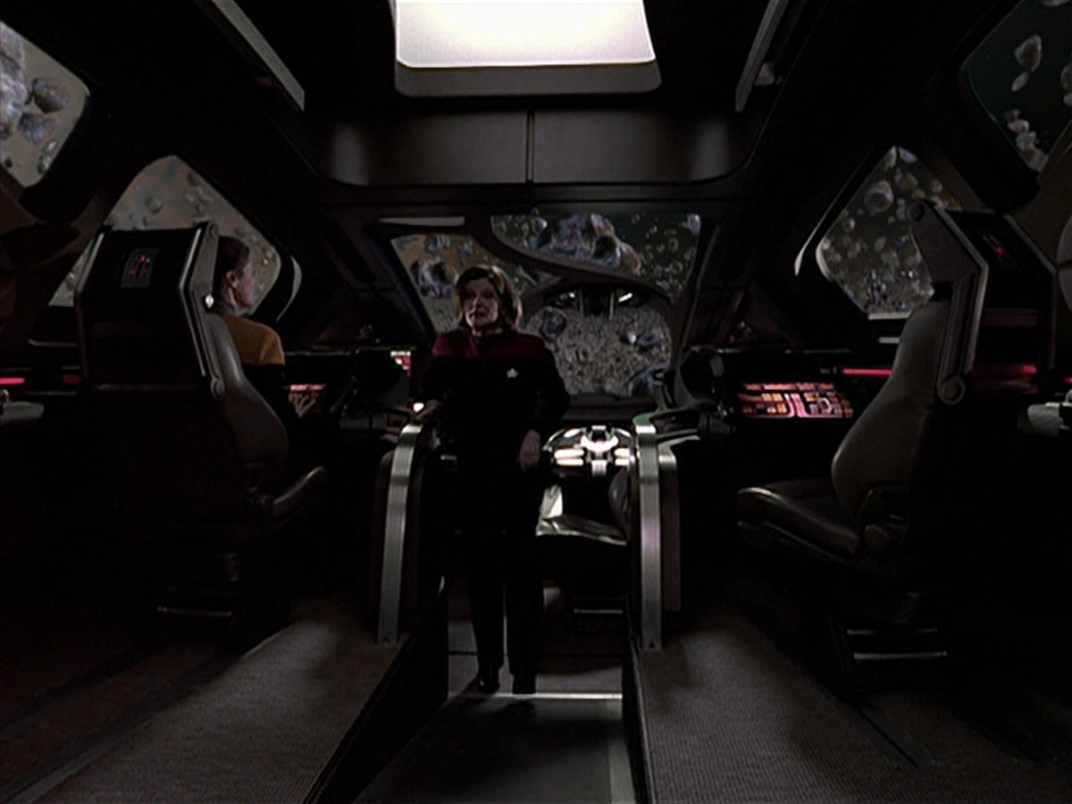 extant_StarTrek_VOY_6x20-GoodShepherd_03182.jpg