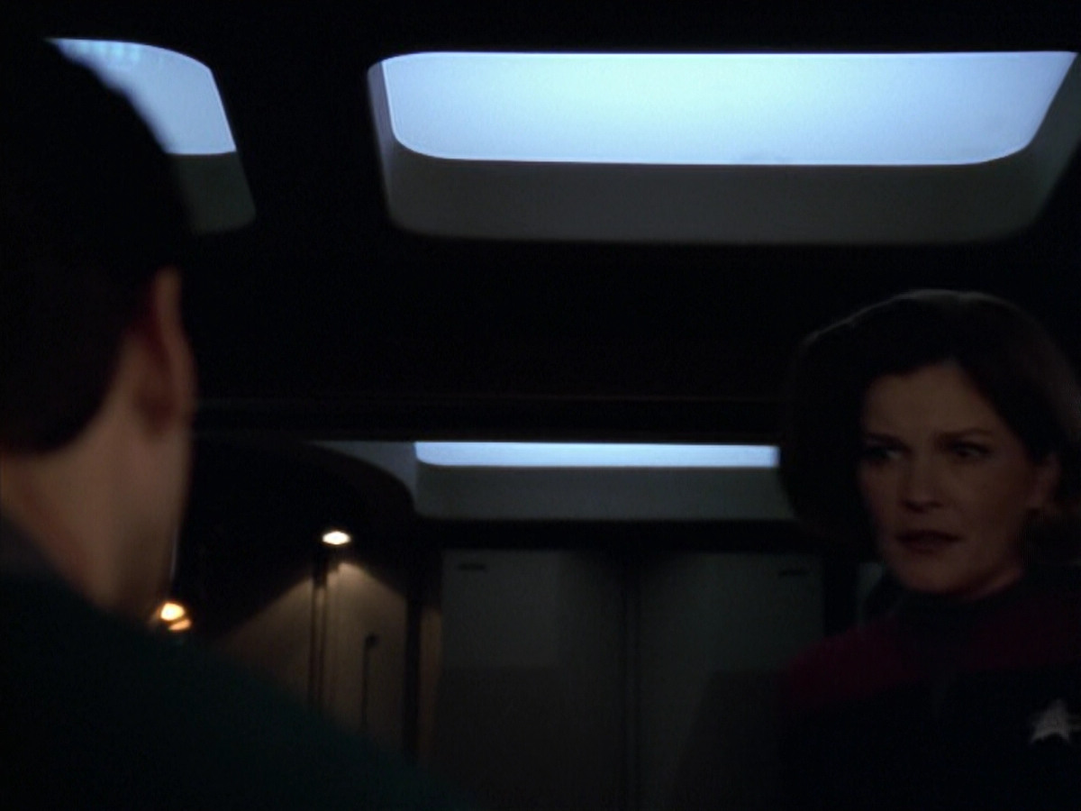 extant_StarTrek_VOY_6x20-GoodShepherd_03187.jpg