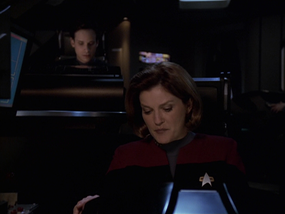 extant_StarTrek_VOY_6x20-GoodShepherd_03306.jpg
