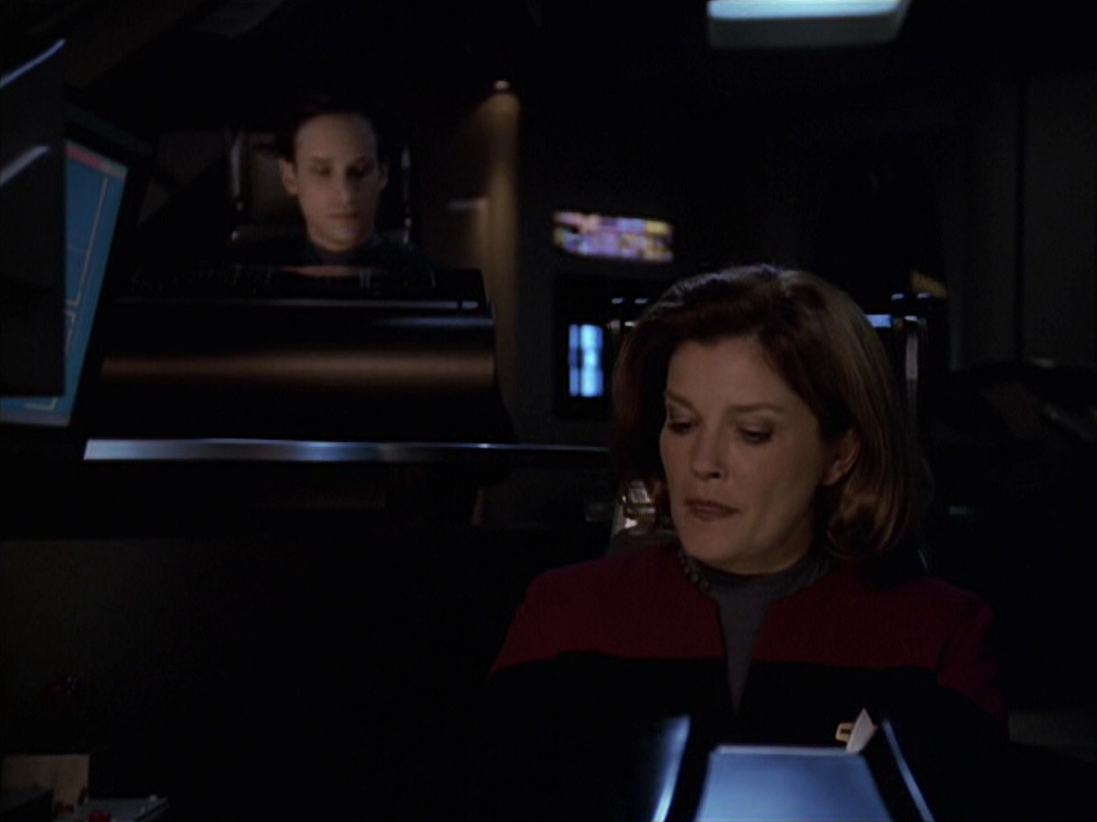 extant_StarTrek_VOY_6x20-GoodShepherd_03394.jpg