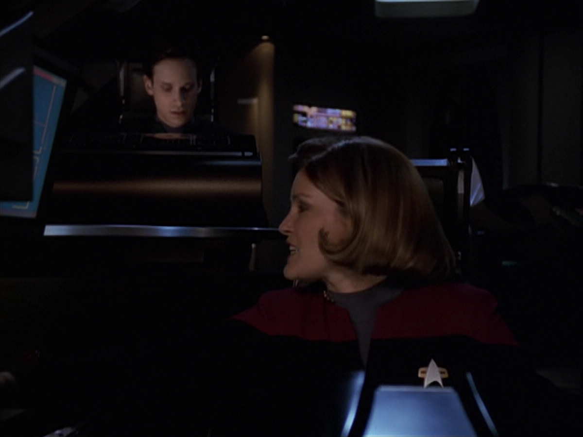 extant_StarTrek_VOY_6x20-GoodShepherd_03459.jpg