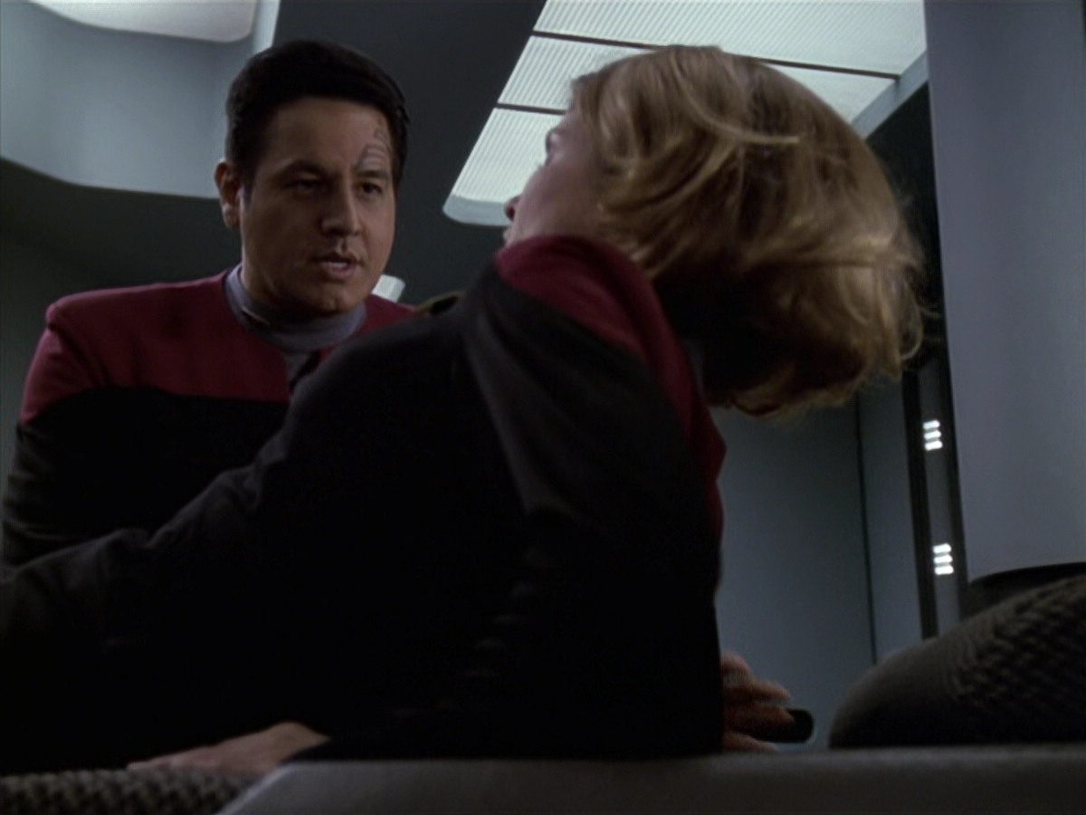 extant_StarTrek_VOY_6x20-GoodShepherd_03549.jpg