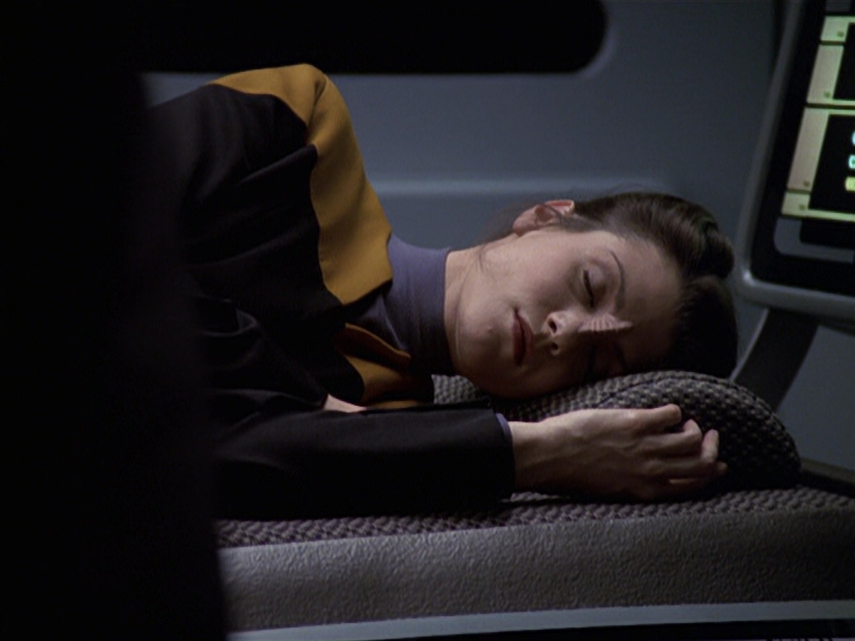 extant_StarTrek_VOY_6x20-GoodShepherd_03561.jpg