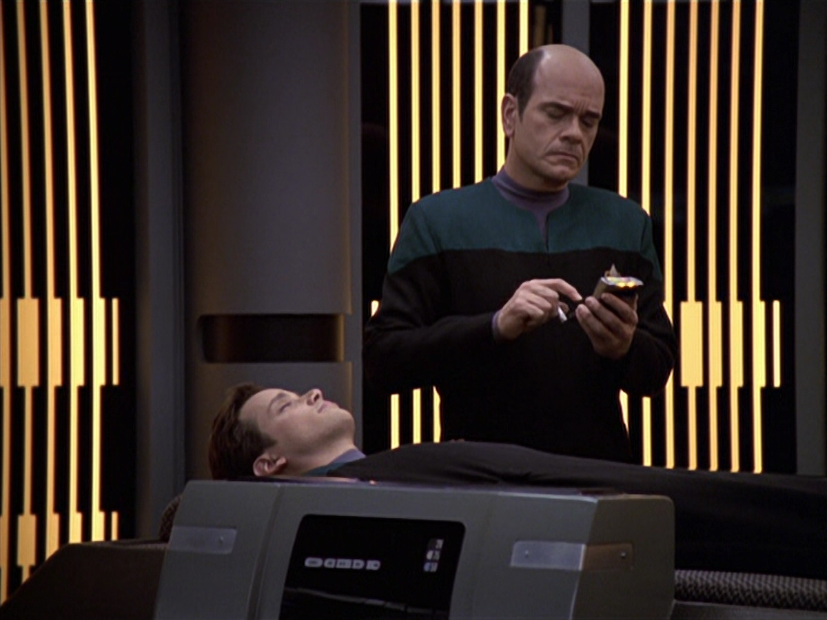 extant_StarTrek_VOY_6x20-GoodShepherd_03566.jpg