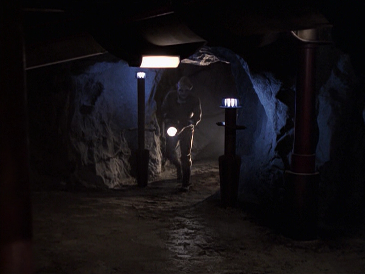 extant_StarTrek_VOY_6x21-LiveFastAndProsper_00011.jpg