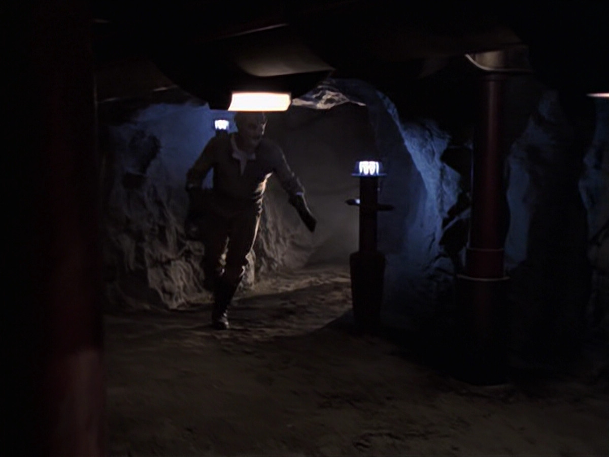 extant_StarTrek_VOY_6x21-LiveFastAndProsper_00012.jpg