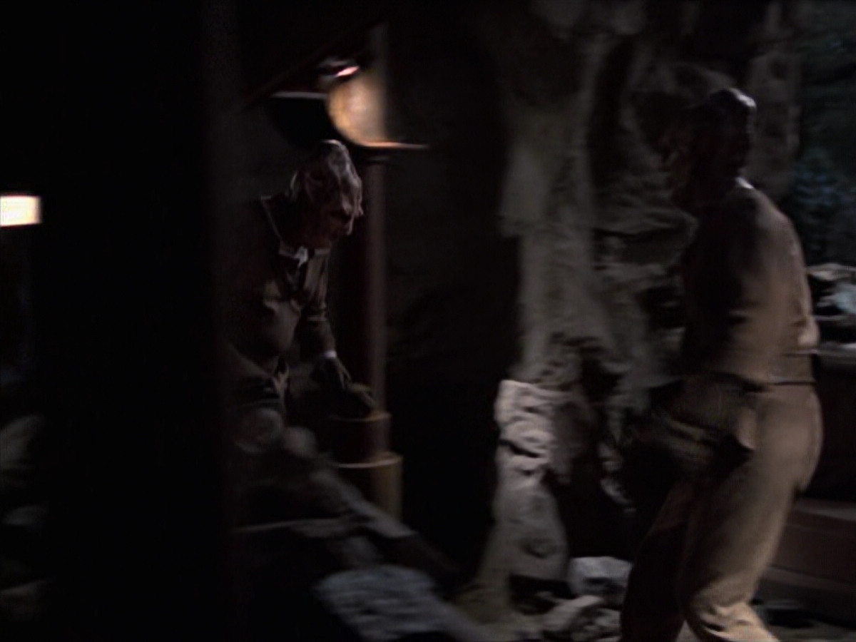 extant_StarTrek_VOY_6x21-LiveFastAndProsper_00015.jpg