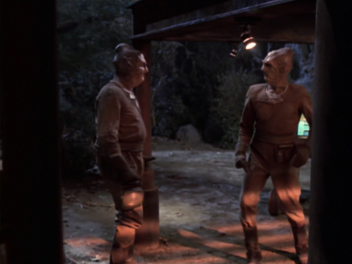 extant_StarTrek_VOY_6x21-LiveFastAndProsper_00019.jpg
