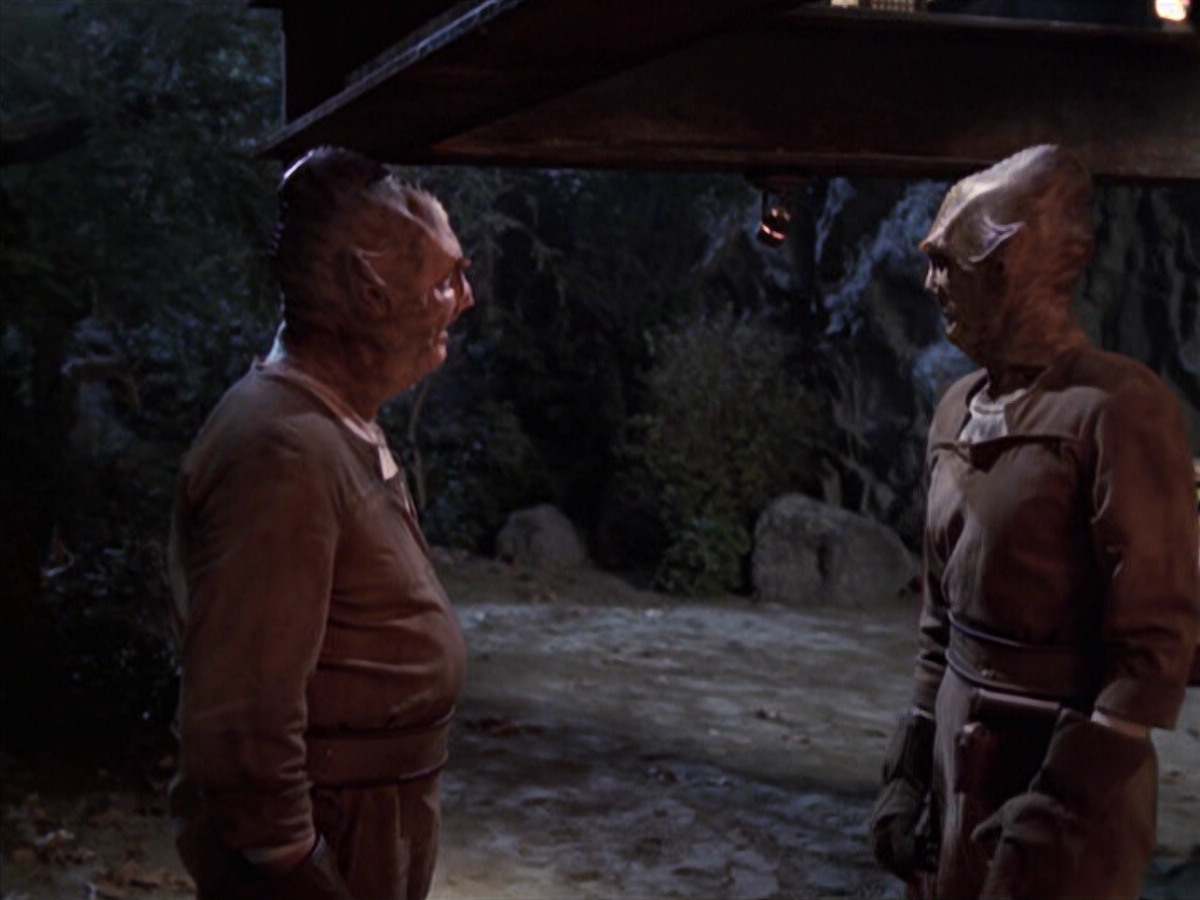 extant_StarTrek_VOY_6x21-LiveFastAndProsper_00027.jpg