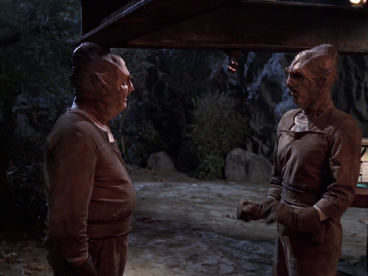 extant_StarTrek_VOY_6x21-LiveFastAndProsper_00028.jpg
