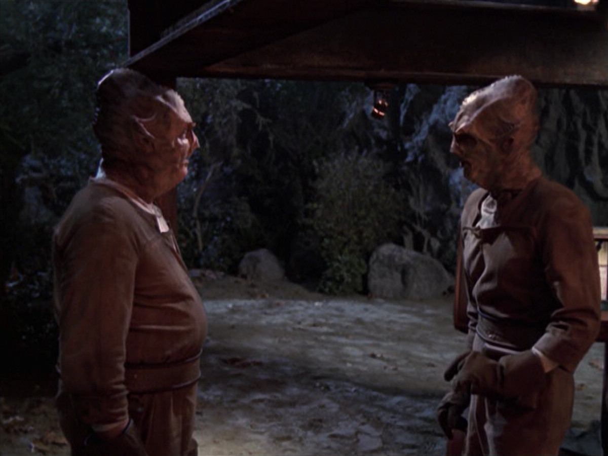 extant_StarTrek_VOY_6x21-LiveFastAndProsper_00030.jpg