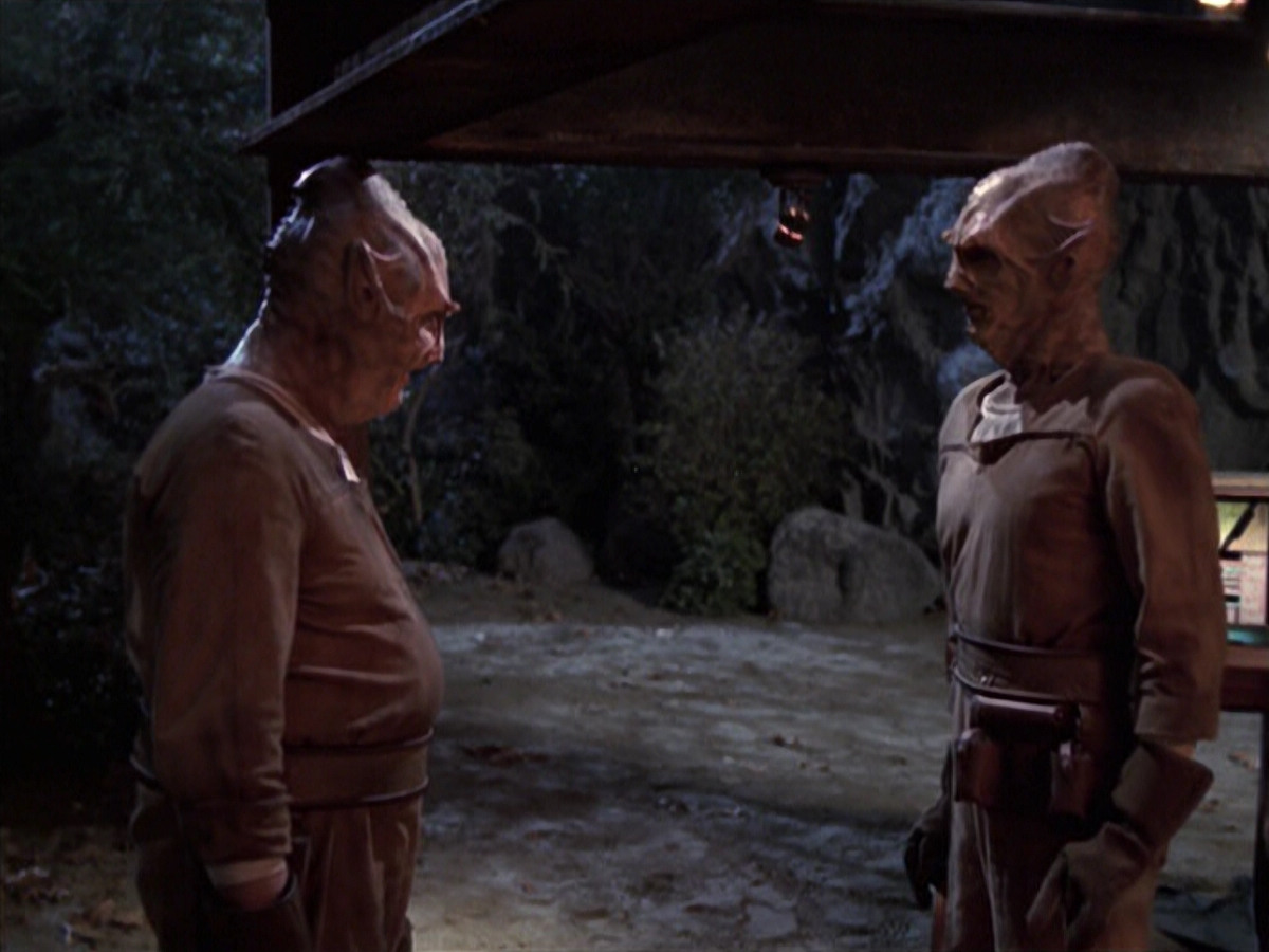extant_StarTrek_VOY_6x21-LiveFastAndProsper_00033.jpg