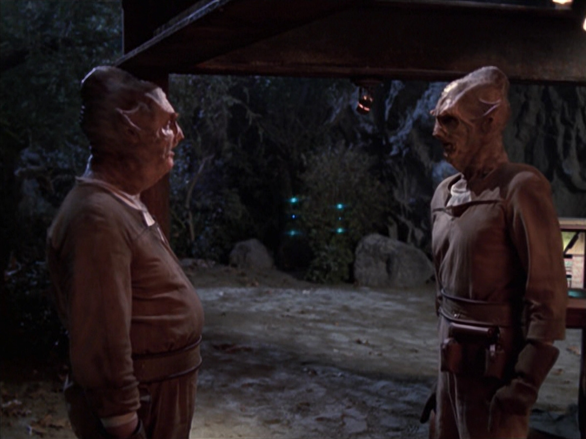 extant_StarTrek_VOY_6x21-LiveFastAndProsper_00034.jpg