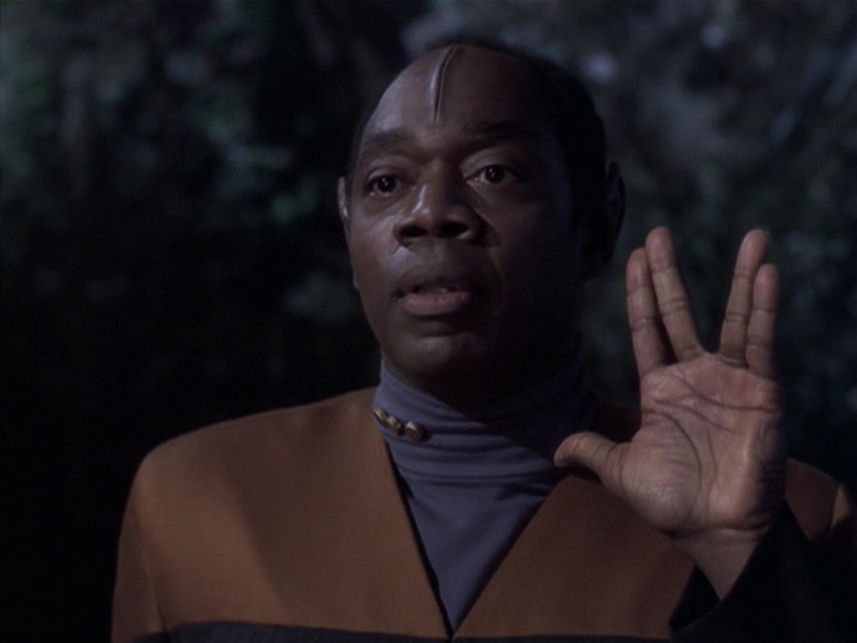 extant_StarTrek_VOY_6x21-LiveFastAndProsper_00392.jpg