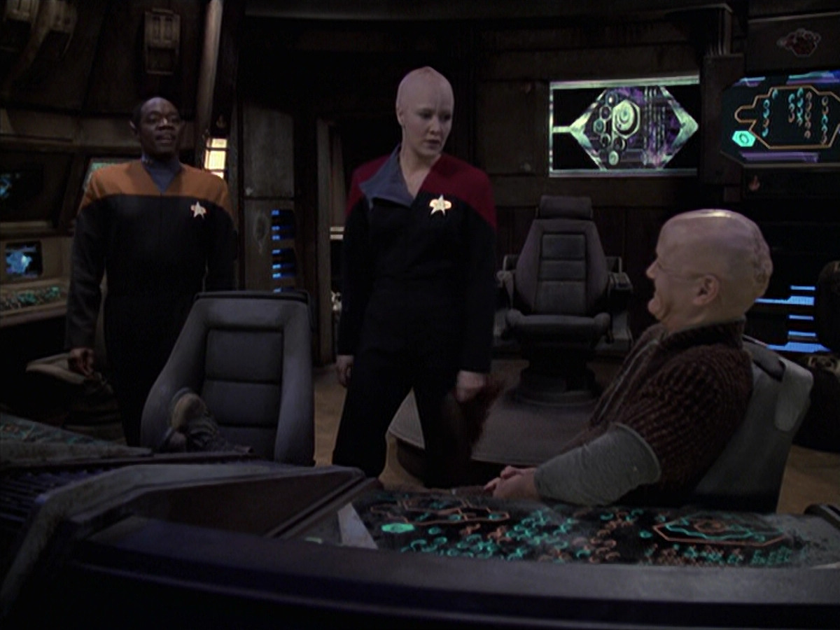 extant_StarTrek_VOY_6x21-LiveFastAndProsper_00412.jpg