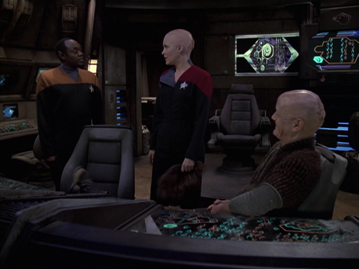extant_StarTrek_VOY_6x21-LiveFastAndProsper_00414.jpg