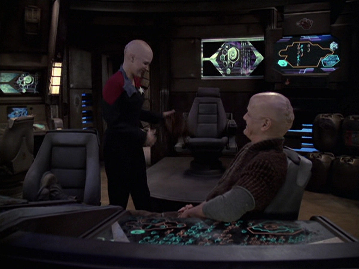 extant_StarTrek_VOY_6x21-LiveFastAndProsper_00444.jpg