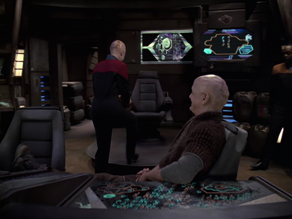 extant_StarTrek_VOY_6x21-LiveFastAndProsper_00445.jpg