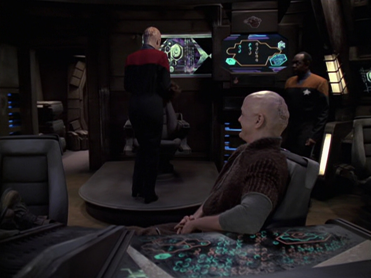 extant_StarTrek_VOY_6x21-LiveFastAndProsper_00446.jpg