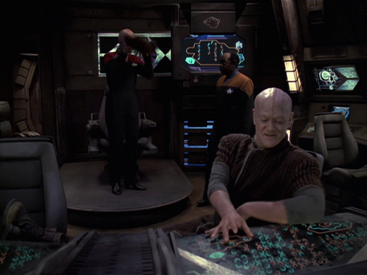 extant_StarTrek_VOY_6x21-LiveFastAndProsper_00448.jpg