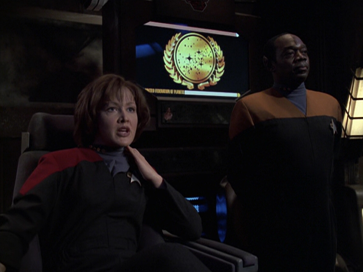 extant_StarTrek_VOY_6x21-LiveFastAndProsper_00464.jpg