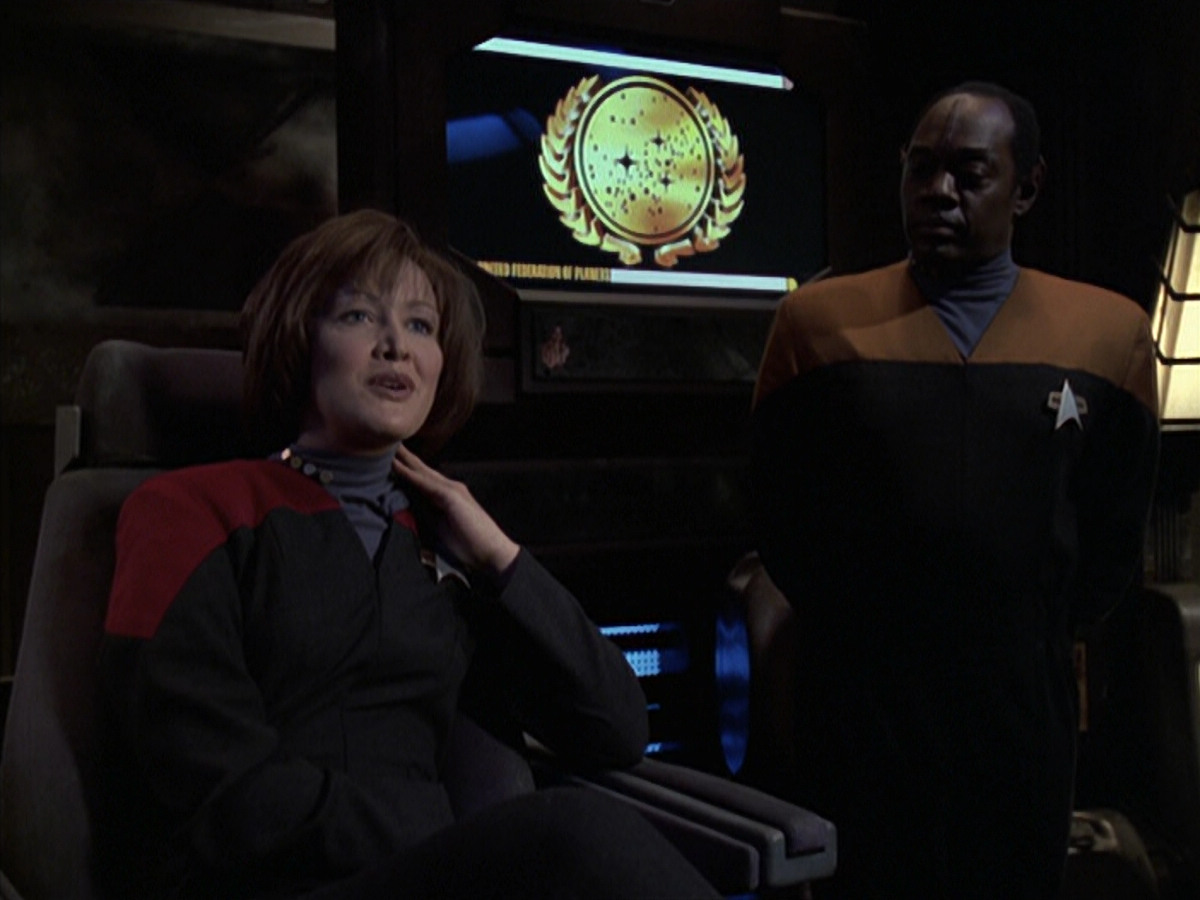 extant_StarTrek_VOY_6x21-LiveFastAndProsper_00478.jpg