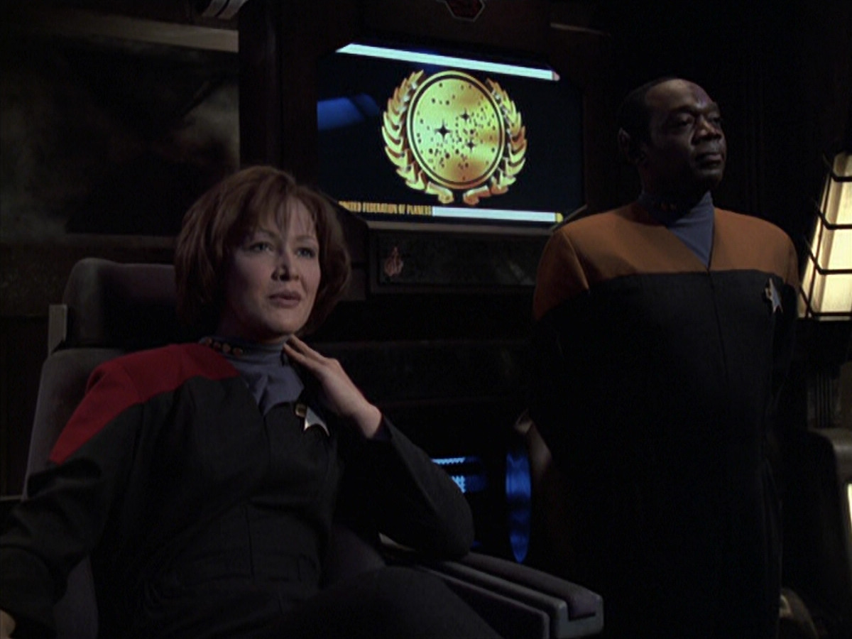 extant_StarTrek_VOY_6x21-LiveFastAndProsper_00484.jpg