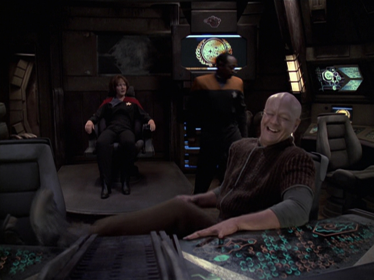 extant_StarTrek_VOY_6x21-LiveFastAndProsper_00521.jpg