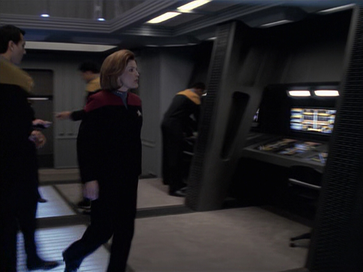 extant_StarTrek_VOY_6x21-LiveFastAndProsper_00582.jpg