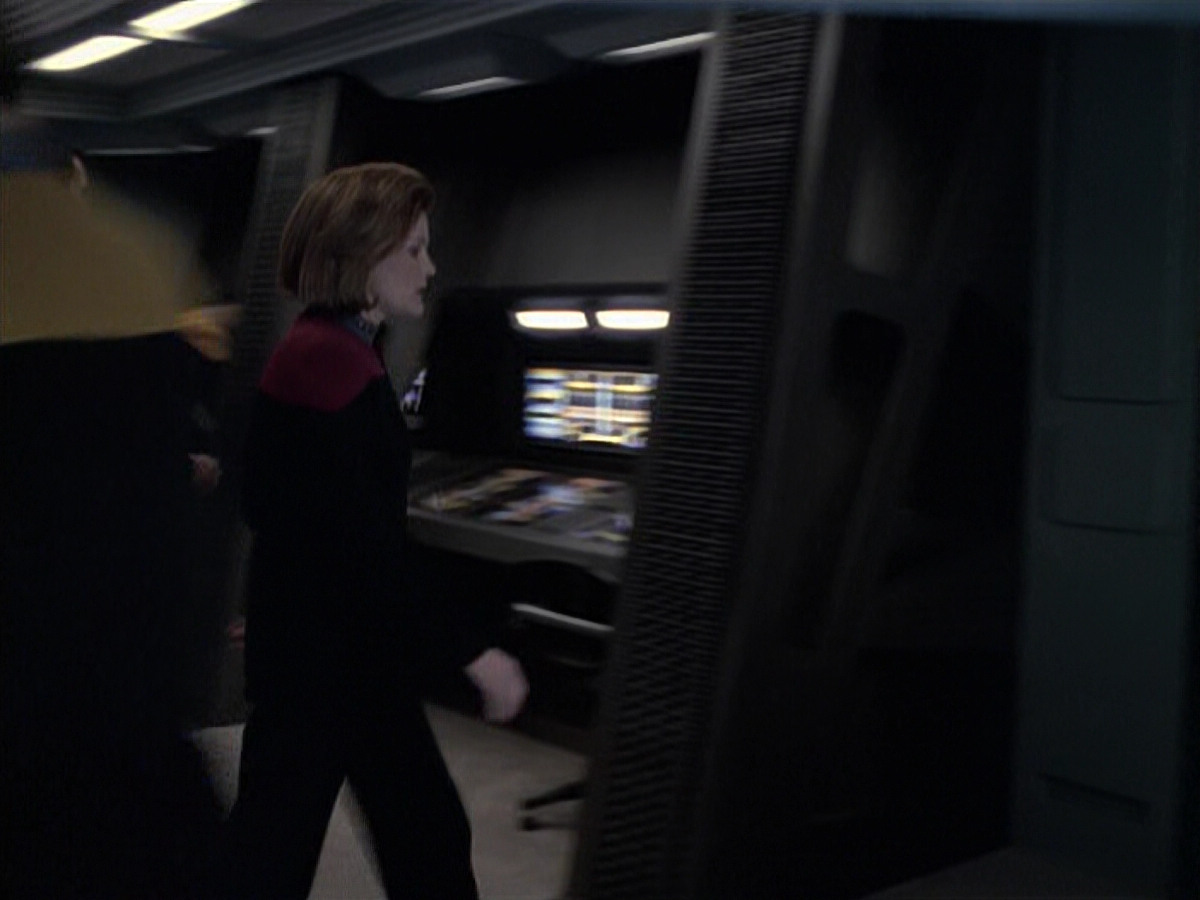 extant_StarTrek_VOY_6x21-LiveFastAndProsper_00583.jpg