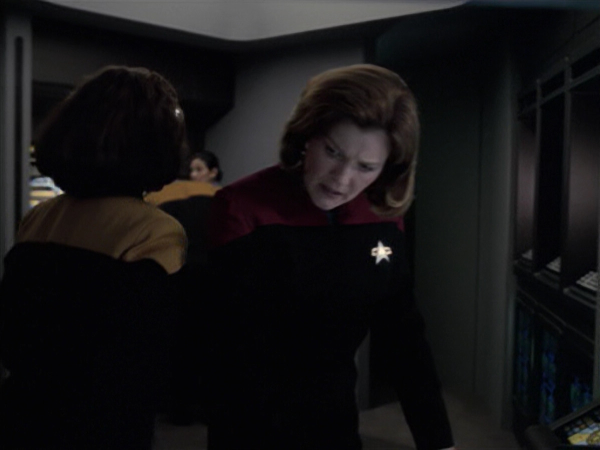 extant_StarTrek_VOY_6x21-LiveFastAndProsper_00594.jpg