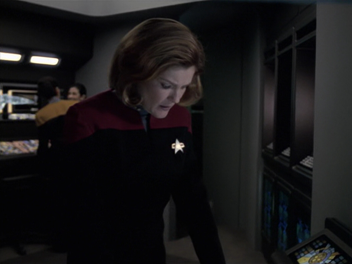 extant_StarTrek_VOY_6x21-LiveFastAndProsper_00595.jpg