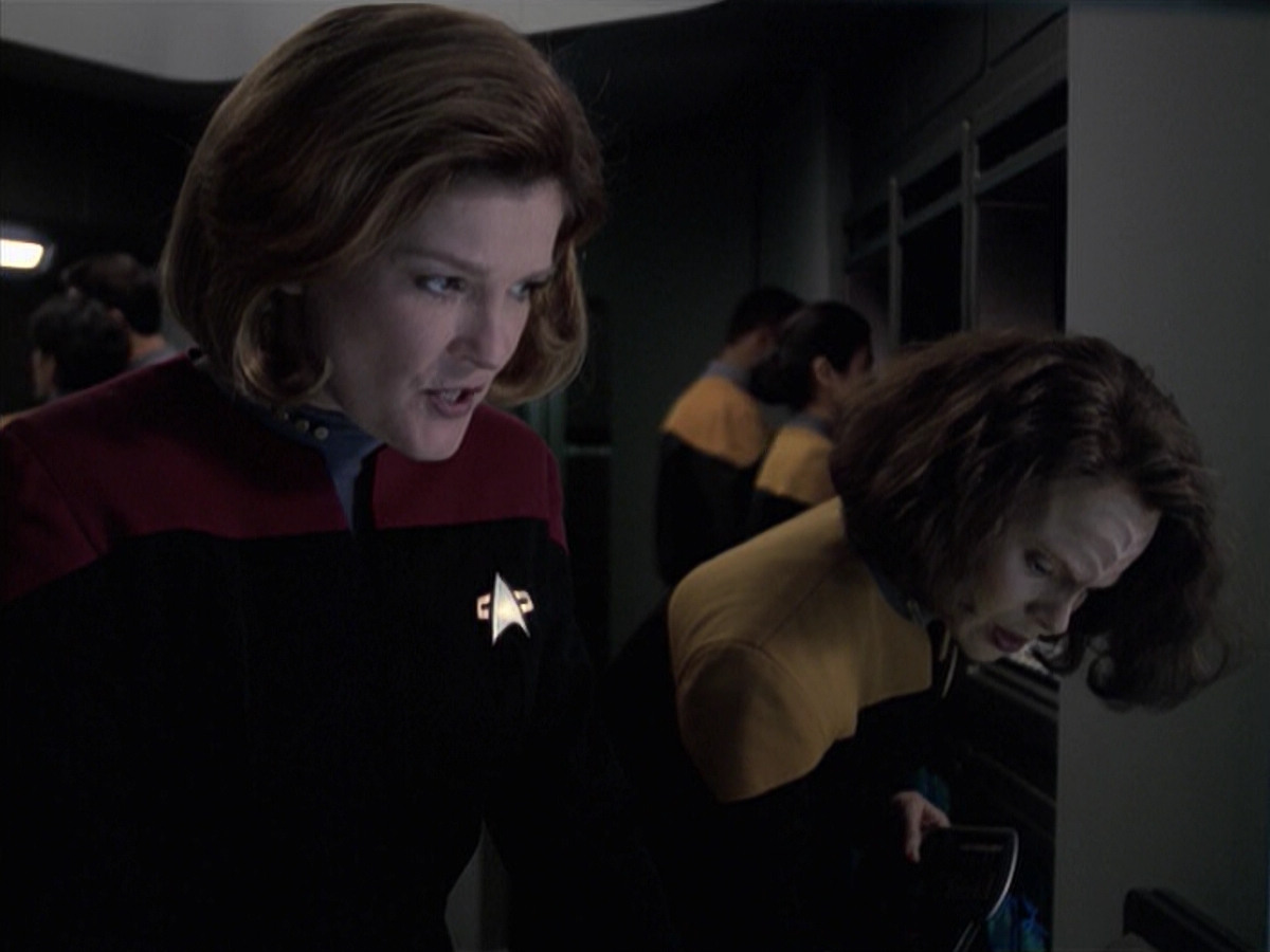 extant_StarTrek_VOY_6x21-LiveFastAndProsper_00605.jpg