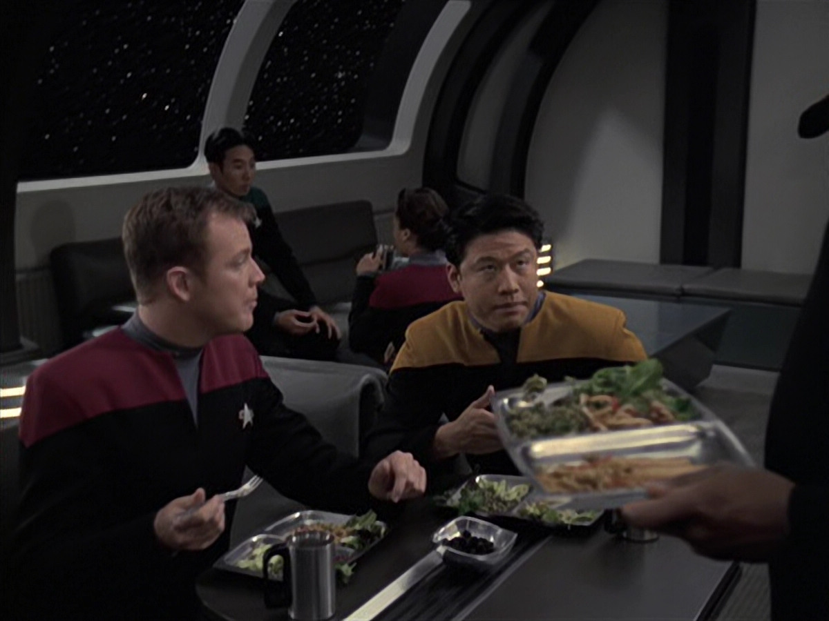 extant_StarTrek_VOY_6x21-LiveFastAndProsper_00635.jpg